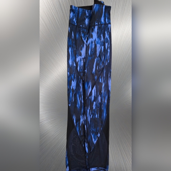 Lululemon Blue and Black Leggings with Dynamic Pattern Size 6 - Picture 4 of 8